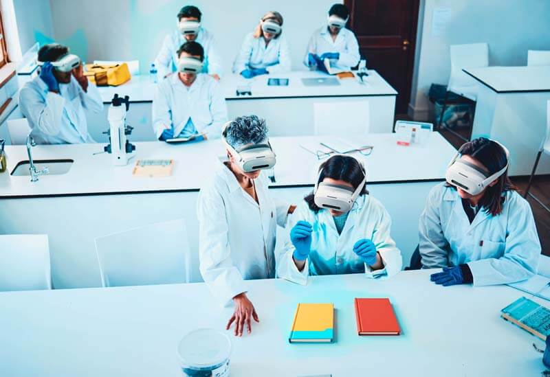 A medical laboratory using Pico headsets