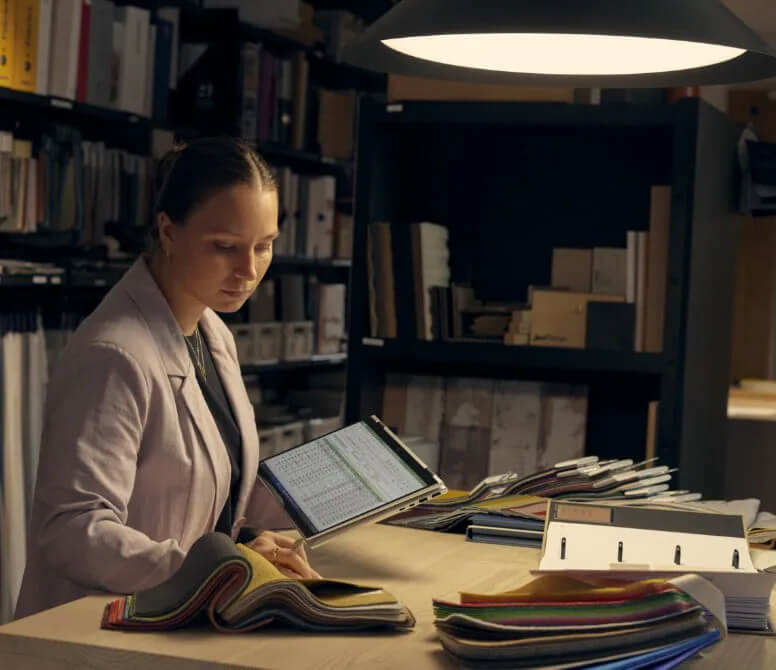A woman using an HP laptop